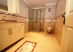 شقق واسعة للبيع  في الانيا -اطلالة بحر ضمن مجمع سكني -2 غرفة وصالة -في محمودلار / الانيا 