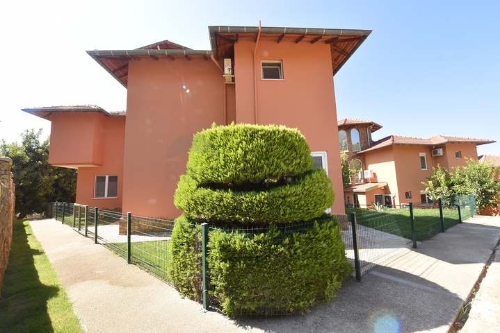 فيلات للبيع في الانيا - 3 غرف وصالة مفروشة -في اوبا / الانيا 