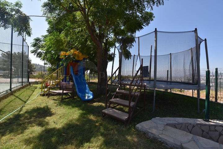 فيلات للبيع في الانيا - 3 غرف وصالة مفروشة -في اوبا / الانيا 