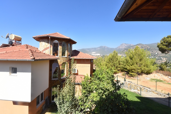 فيلات للبيع في الانيا - 3 غرف وصالة مفروشة -في اوبا / الانيا 