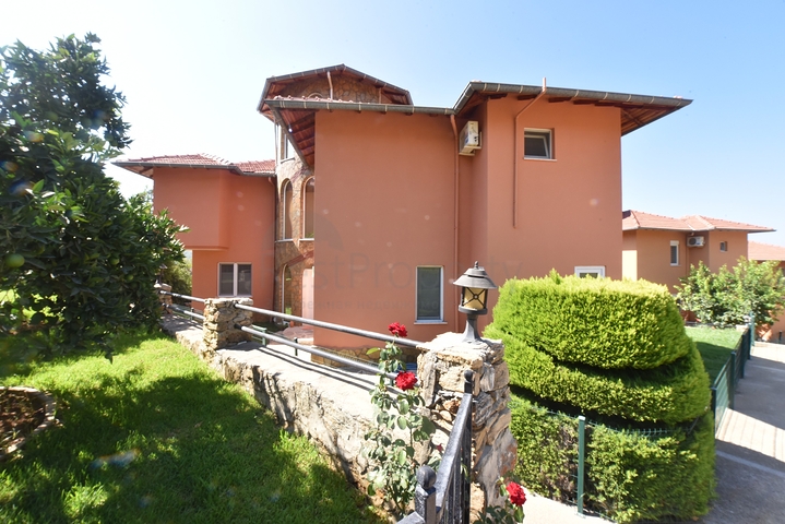 فيلات للبيع في الانيا - 3 غرف وصالة مفروشة -في اوبا / الانيا 