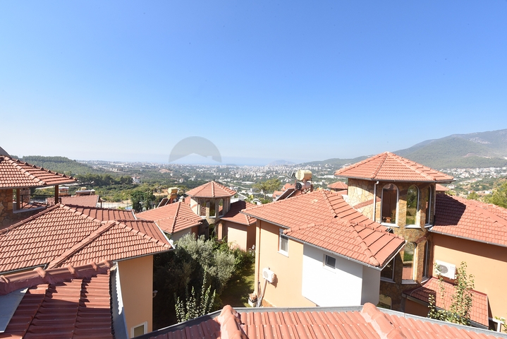 فيلات للبيع في الانيا - 3 غرف وصالة مفروشة -في اوبا / الانيا 