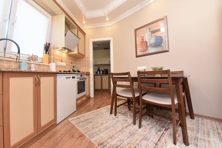 فيلات للبيع في الانيا - 3 غرف وصالة مفروشة -في اوبا / الانيا 