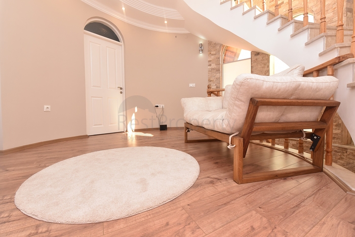 فيلات للبيع في الانيا - 3 غرف وصالة مفروشة -في اوبا / الانيا 