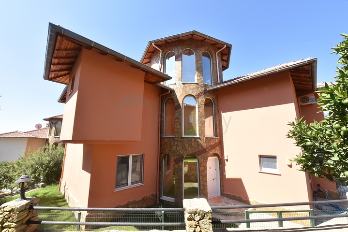 فيلات للبيع في الانيا - 3 غرف وصالة مفروشة -في اوبا / الانيا 