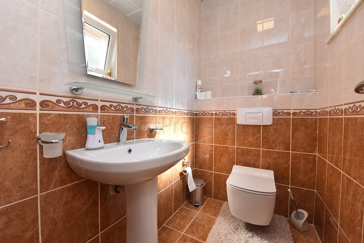 فيلات للبيع في الانيا - 3 غرف وصالة مفروشة -في اوبا / الانيا 