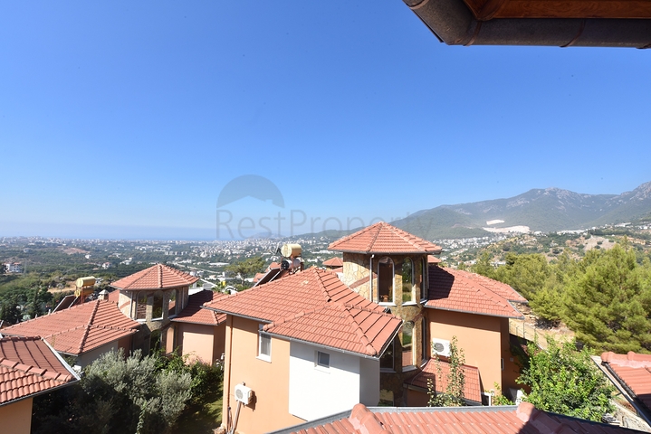 فيلات للبيع في الانيا - 3 غرف وصالة مفروشة -في اوبا / الانيا 