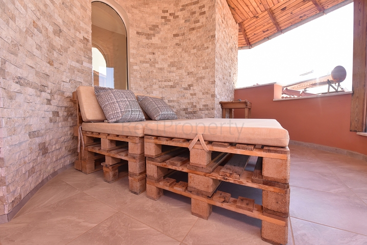 فيلات للبيع في الانيا - 3 غرف وصالة مفروشة -في اوبا / الانيا 