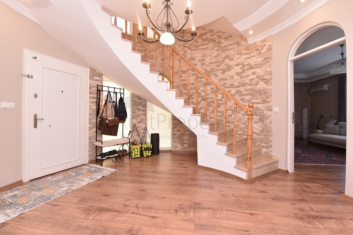 فيلات للبيع في الانيا - 3 غرف وصالة مفروشة -في اوبا / الانيا 