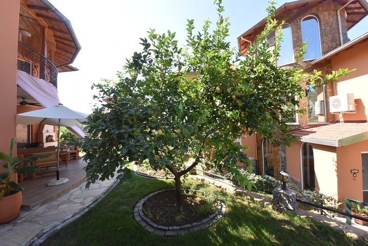 فيلات للبيع في الانيا - 3 غرف وصالة مفروشة -في اوبا / الانيا 