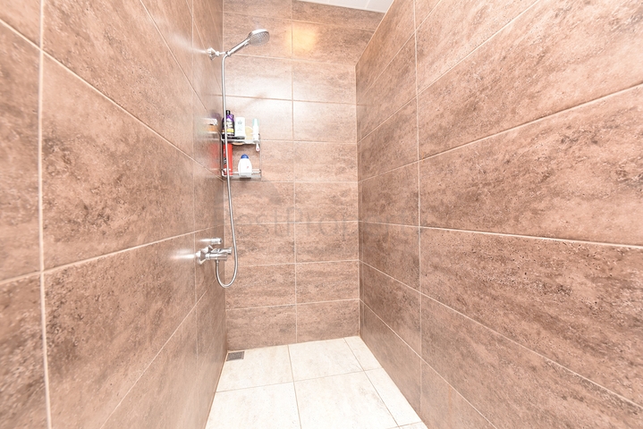 فيلات للبيع في الانيا - 3 غرف وصالة مفروشة -في اوبا / الانيا 