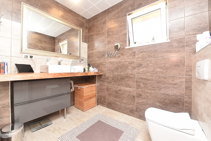 فيلات للبيع في الانيا - 3 غرف وصالة مفروشة -في اوبا / الانيا 