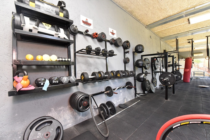 فيلات للبيع في الانيا - 3 غرف وصالة مفروشة -في اوبا / الانيا 