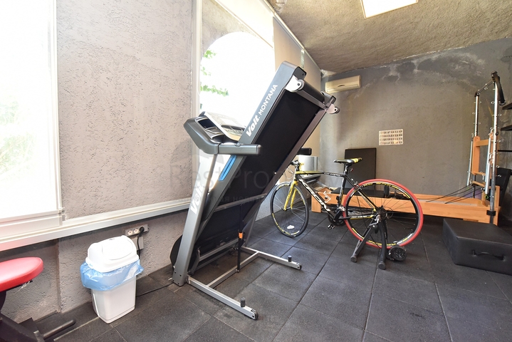 فيلات للبيع في الانيا - 3 غرف وصالة مفروشة -في اوبا / الانيا 