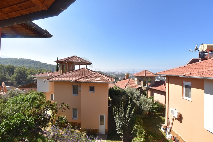 فيلات للبيع في الانيا - 3 غرف وصالة مفروشة -في اوبا / الانيا 