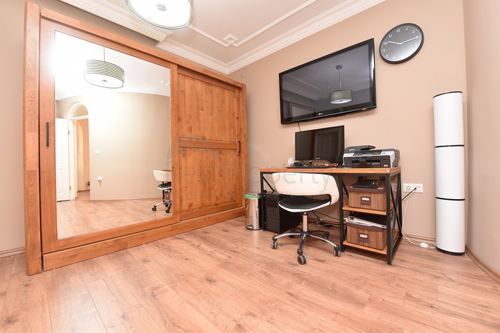 فيلات للبيع في الانيا - 3 غرف وصالة مفروشة -في اوبا / الانيا 