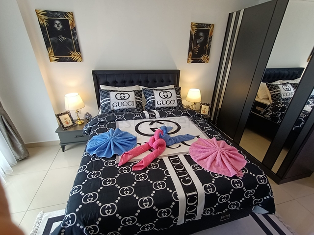 شقق اطلالة بحر في الانيا - غرفة وصالة واسعة -في محمودلار 