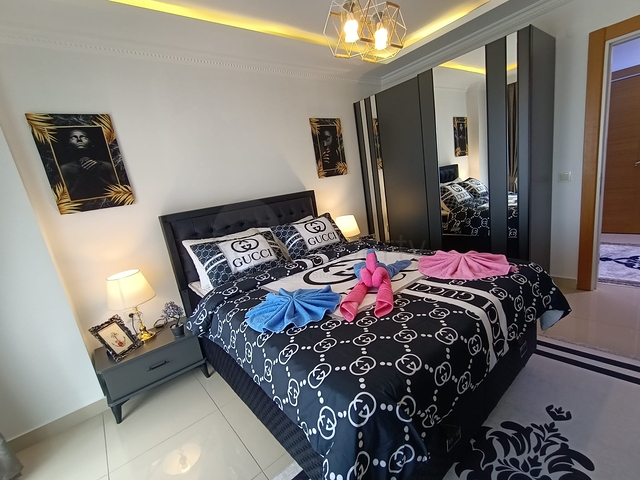 شقق اطلالة بحر في الانيا - غرفة وصالة واسعة -في محمودلار 