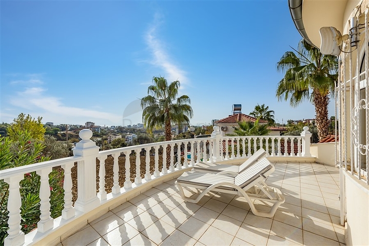 فلل باسعار منخفضة في الانيا - مستقلة مع مسبح خاص -في افسلار / الانيا 