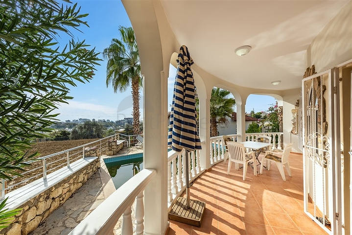 فلل باسعار منخفضة في الانيا - مستقلة مع مسبح خاص -في افسلار / الانيا 