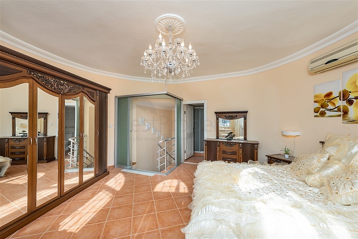 فلل باسعار منخفضة في الانيا - مستقلة مع مسبح خاص -في افسلار / الانيا 