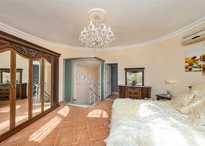 فلل باسعار منخفضة في الانيا - مستقلة مع مسبح خاص -في افسلار / الانيا 