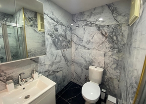 شقة عائلية واسعة في الانيا - غرفتين وصالة مفروشة -ضمن مجمع سكني -محمودلار/ الانيا 