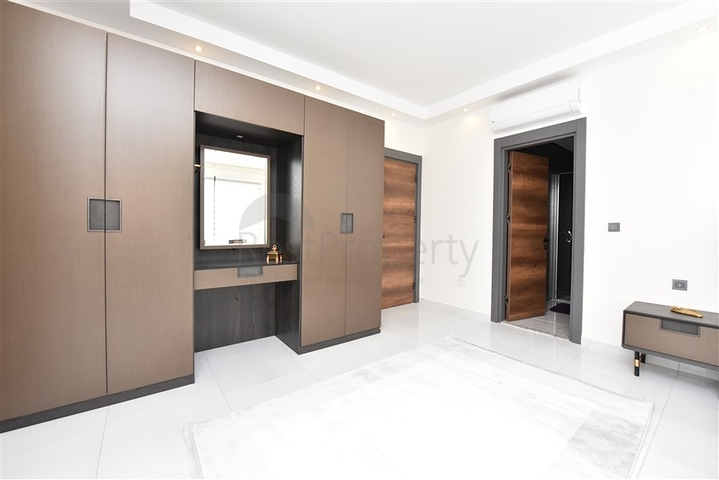 اطلالة بحر - دوبلكس 4 غرف وصالة -ضمن مجمع 5 نجوم -في محمودلار / الانيا 