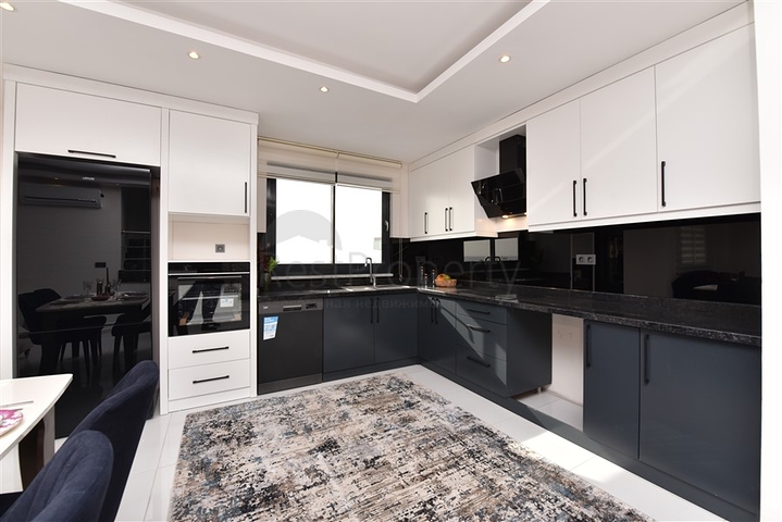 اطلالة بحر - دوبلكس 4 غرف وصالة -ضمن مجمع 5 نجوم -في محمودلار / الانيا 