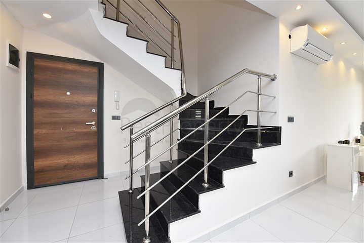 اطلالة بحر - دوبلكس 4 غرف وصالة -ضمن مجمع 5 نجوم -في محمودلار / الانيا 