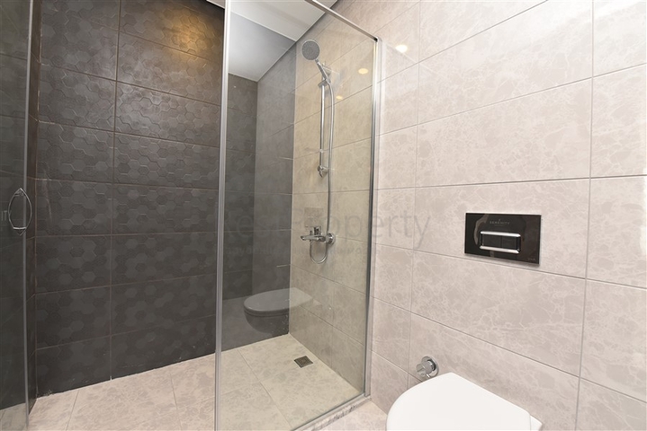 اطلالة بحر - دوبلكس 4 غرف وصالة -ضمن مجمع 5 نجوم -في محمودلار / الانيا 