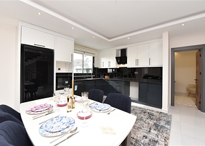 اطلالة بحر - دوبلكس 4 غرف وصالة -ضمن مجمع 5 نجوم -في محمودلار / الانيا 