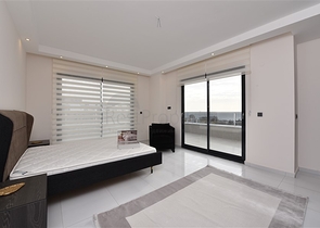 اطلالة بحر - دوبلكس 4 غرف وصالة -ضمن مجمع 5 نجوم -في محمودلار / الانيا 