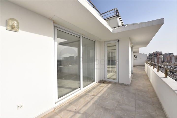 دوبلكس للبيع في الانيا - تصميم 4 غرف وصالة ضمن مجمع حديث -في محمودلار / الانيا 