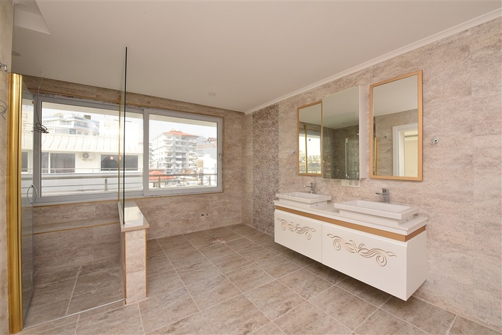 دوبلكس للبيع في الانيا - تصميم 4 غرف وصالة ضمن مجمع حديث -في محمودلار / الانيا 