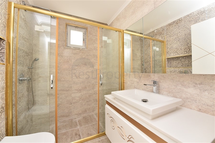 دوبلكس للبيع في الانيا - تصميم 4 غرف وصالة ضمن مجمع حديث -في محمودلار / الانيا 