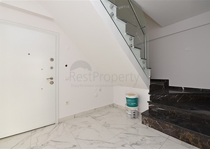 دوبلكس للبيع في الانيا - تصميم 4 غرف وصالة ضمن مجمع حديث -في محمودلار / الانيا 