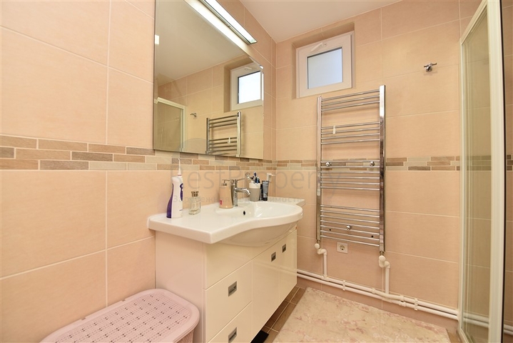 تصميم انيق - شقة غرفتين وصالة مفروشة -في كوناكلي / الانيا 