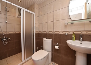 خلف مول الانيوم - شقة عائلية 2 غرفة وصالة -مع الاثاث - في جيكجلي / الانيا 