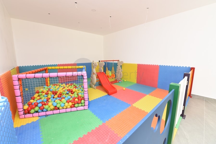 شقق للبيع في اوبا - غرفة وصالة ضمن مجمع حديث -اوبا / الانيا 