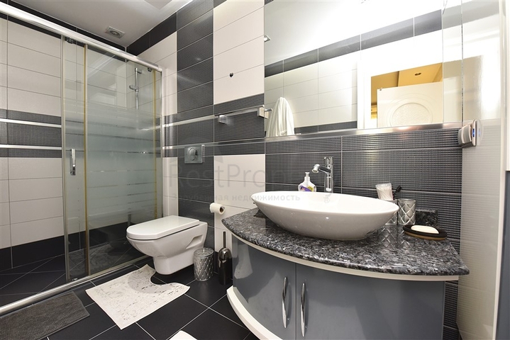 من افخم الفلل في الانيا - اطلالة ساحرة على البحر والقلعة - في مركز الانيا 