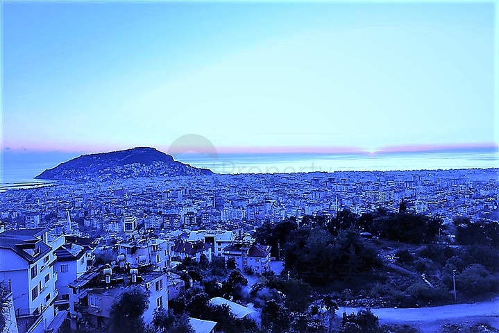 من افخم الفلل في الانيا - اطلالة ساحرة على البحر والقلعة - في مركز الانيا 