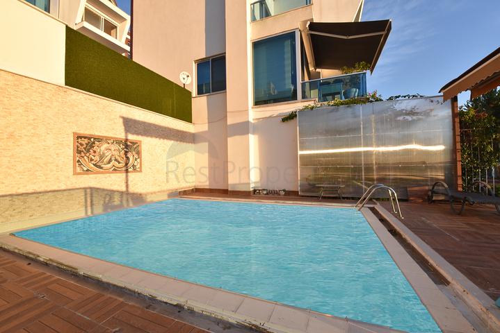 من افخم الفلل في الانيا - اطلالة ساحرة على البحر والقلعة - في مركز الانيا 