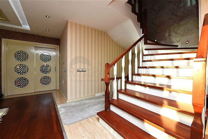 من افخم الفلل في الانيا - اطلالة ساحرة على البحر والقلعة - في مركز الانيا 