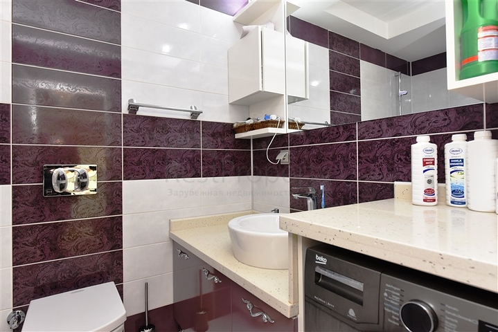 من افخم الفلل في الانيا - اطلالة ساحرة على البحر والقلعة - في مركز الانيا 