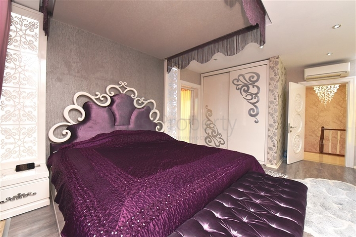 من افخم الفلل في الانيا - اطلالة ساحرة على البحر والقلعة - في مركز الانيا 