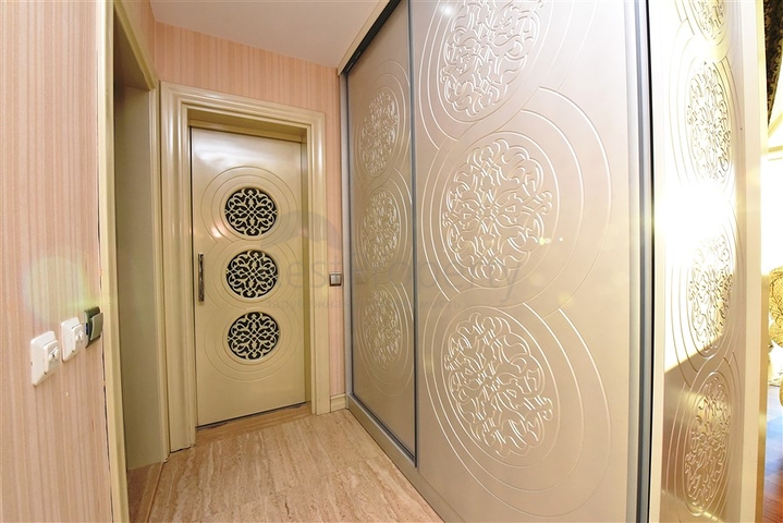 من افخم الفلل في الانيا - اطلالة ساحرة على البحر والقلعة - في مركز الانيا 