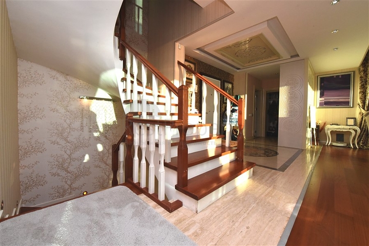 من افخم الفلل في الانيا - اطلالة ساحرة على البحر والقلعة - في مركز الانيا 