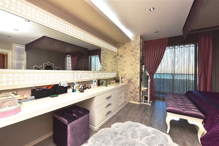 من افخم الفلل في الانيا - اطلالة ساحرة على البحر والقلعة - في مركز الانيا 