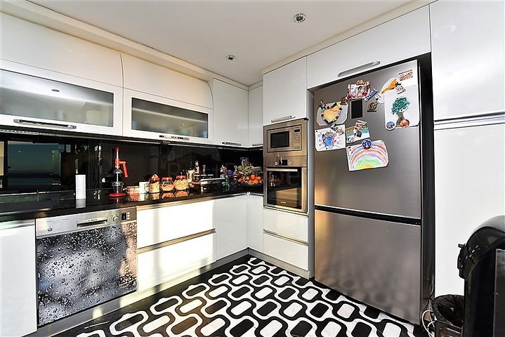 من افخم الفلل في الانيا - اطلالة ساحرة على البحر والقلعة - في مركز الانيا 